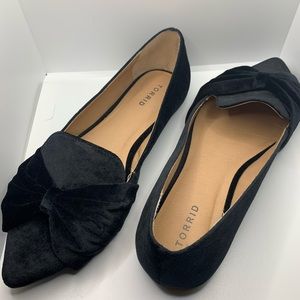 TORRID BLACK VELVET POINTED TOE FLAT 11W